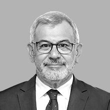 Prof. Dr.<br>Peyami Çelikcan<br>Dekan V.